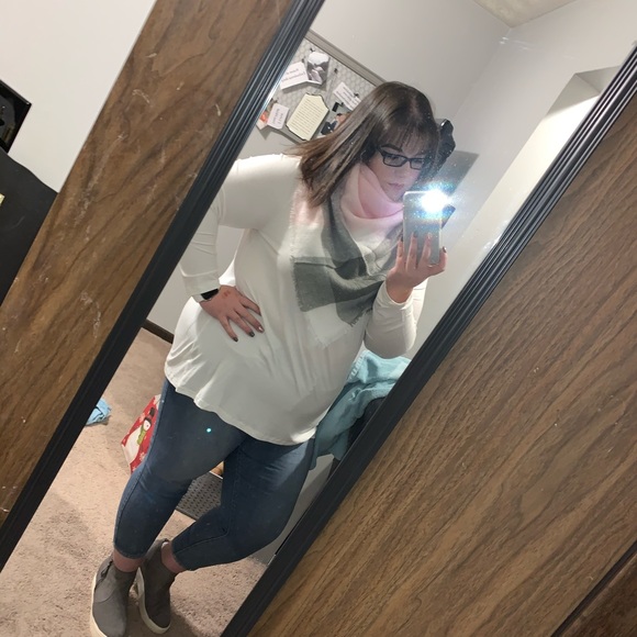 Meet your Posher, Alexe - Picture 4 of 7